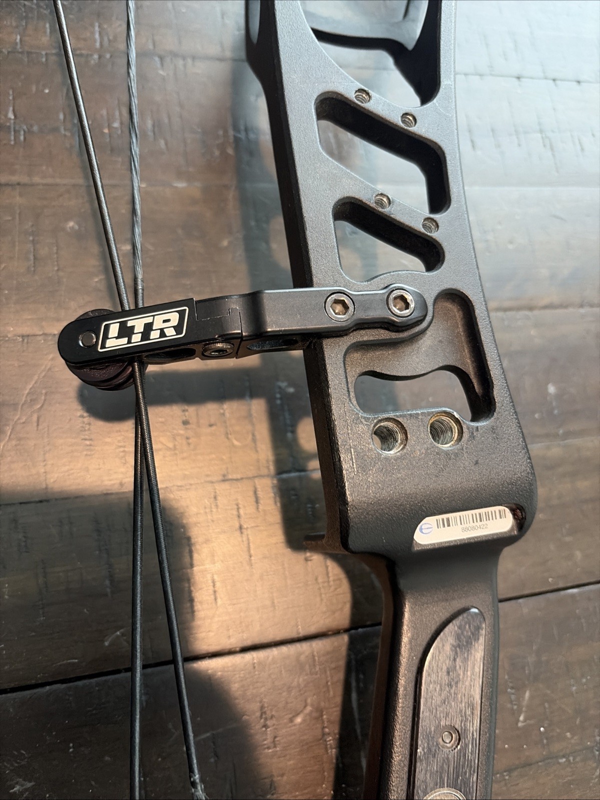 Elite Omnia Rh 70 Lb Compound Bow Black, New Winners Choice Strings.