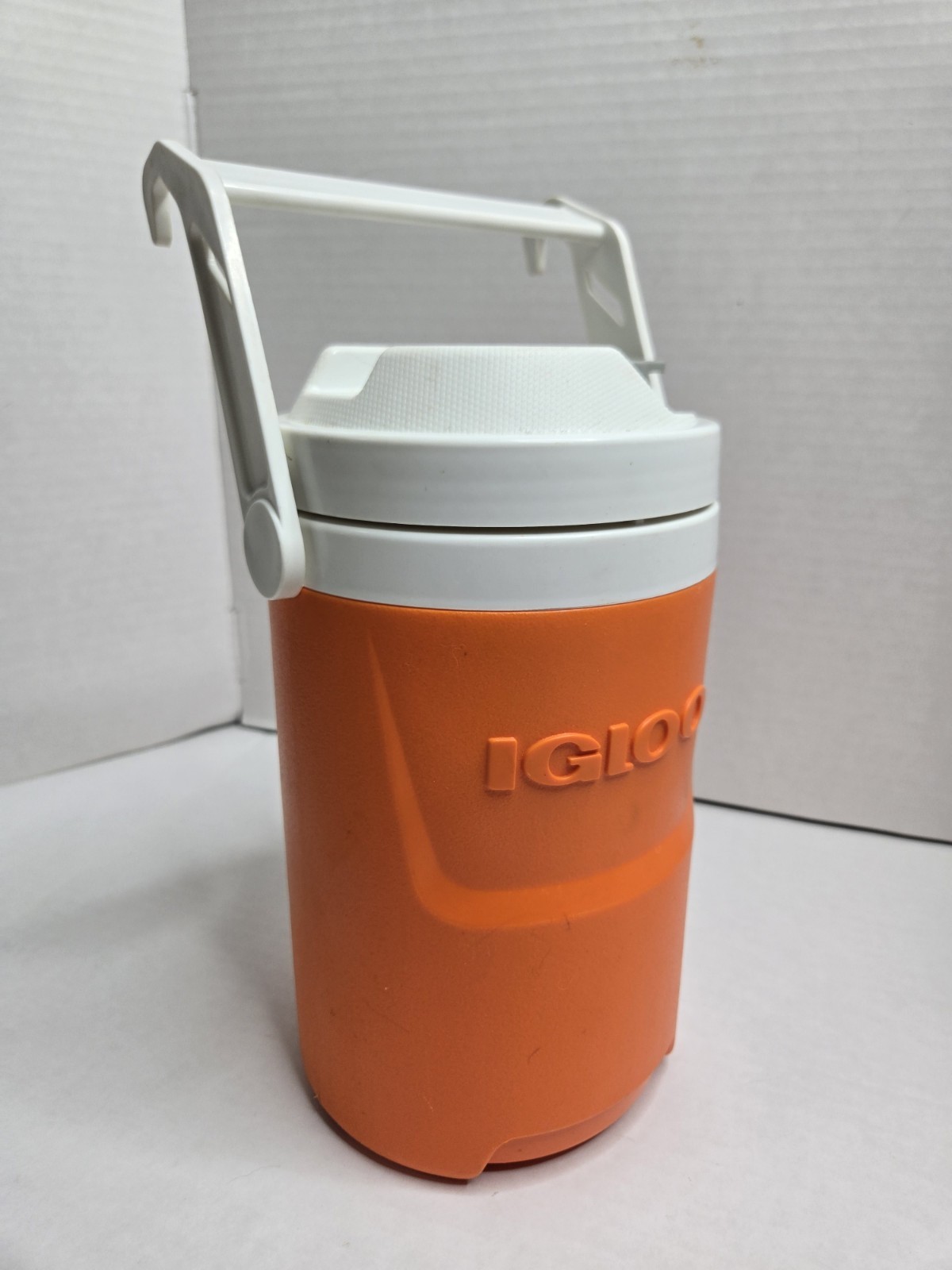 Igloo 1/2 Half Gallon Water Jug Insulated Cooler 🍊 Orange Hanging Hooks Handle