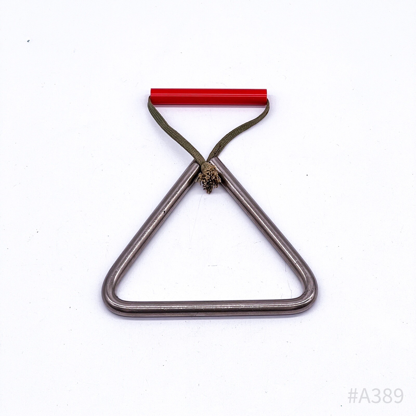 Triangle with Metal Loop, without Mallets (10.5 x 9.5 cm)