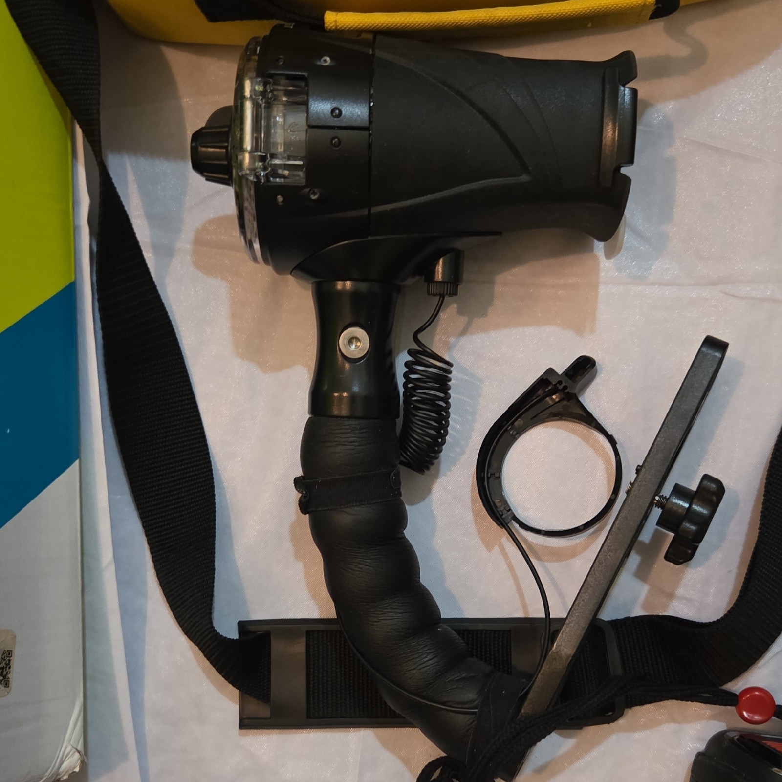 SeaLife DC800 Underwater Digital Camera Kit with Housing, Flash, Battery