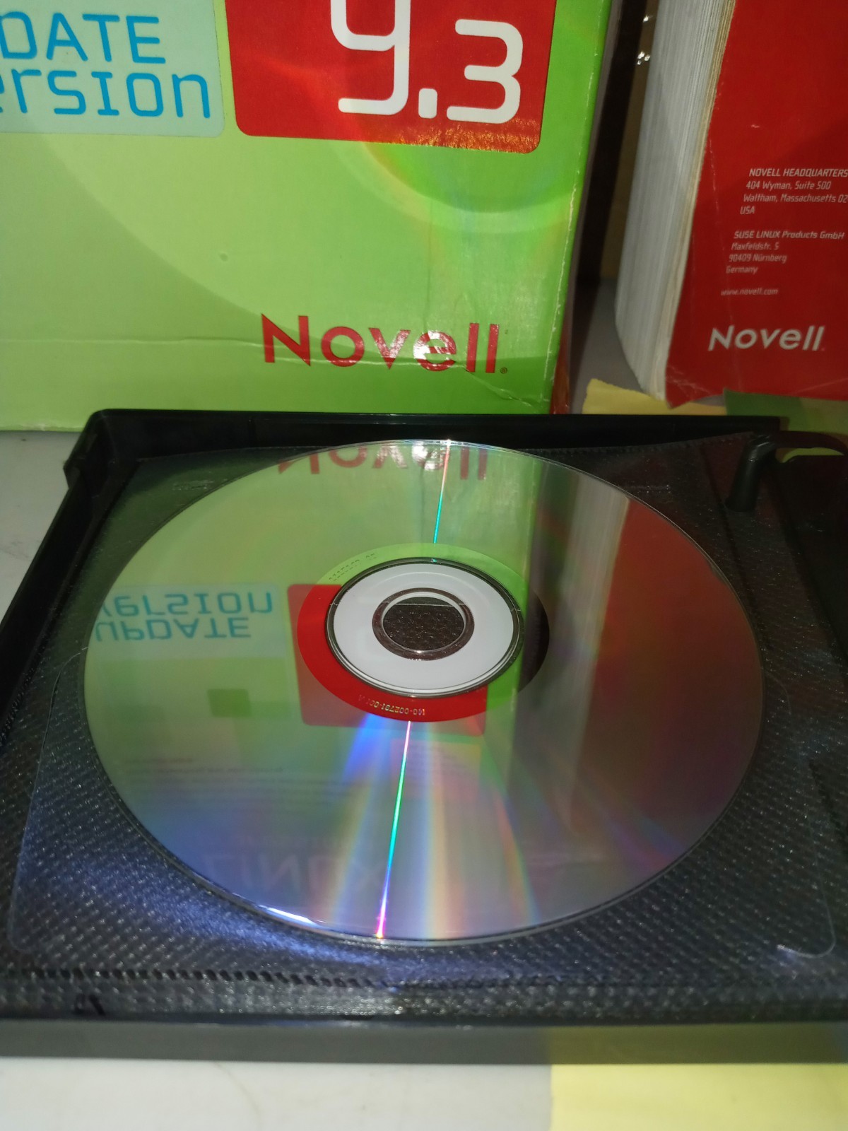 SUSE LINUX Professional 9.3 Includes 7 CD's, Guide Etc. Big Box Novell
