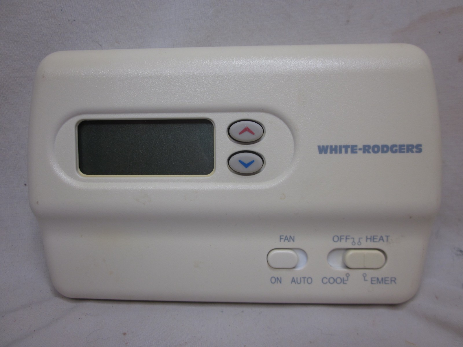 pre-owned WHITE RODGERS thermostat heating cooling control 434534O01684