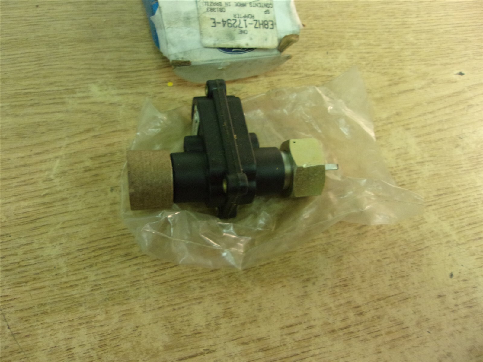 NEW Ford E8HZ-17294-E Adapter *FREE SHIPPING*