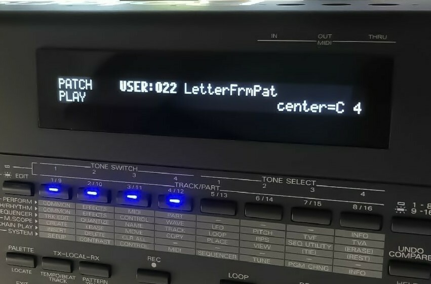 Roland XP-30 / XP-50 (Super Enhanced Black) LUX PMVA LED Display !