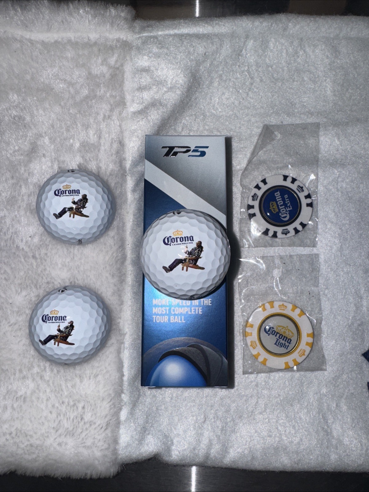 3 Corona x Snoop Dogg TaylorMade TP5 Golf Balls + 2 Corona Poker Chip Markers