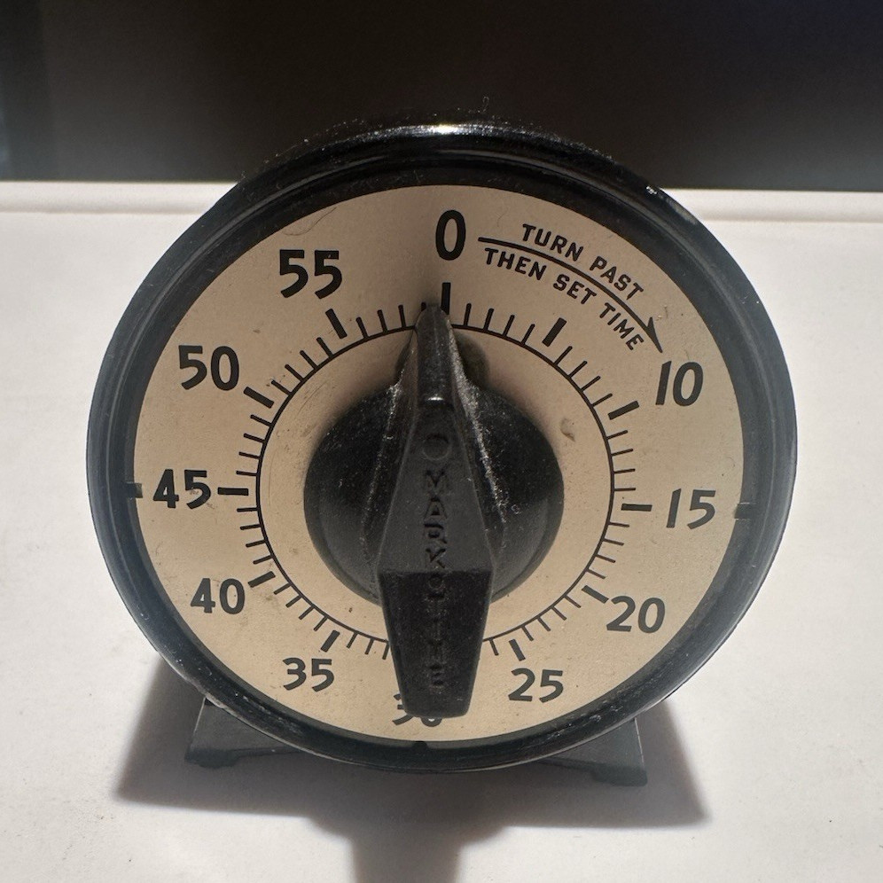 Minute Minder Vintage Mechanical Countdown Timer, Black/White