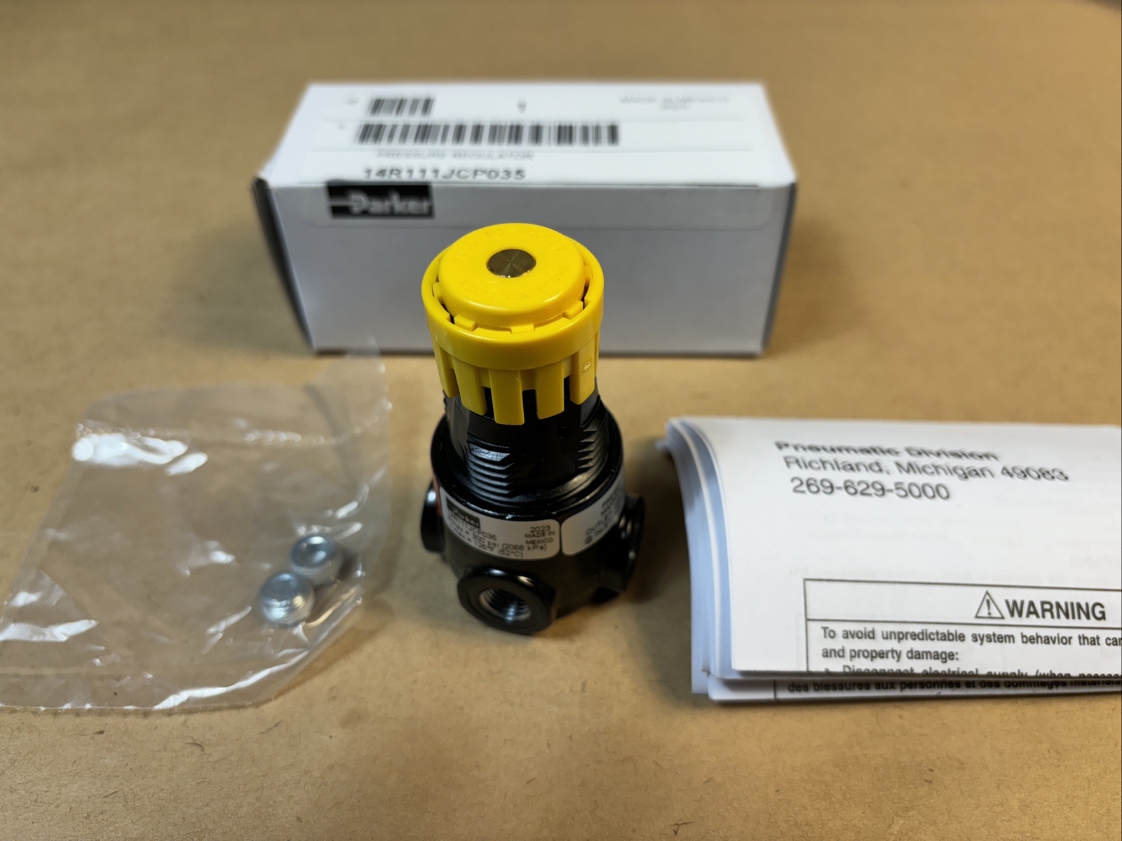 PARKER 14R111JCP035 PRESSURE REGULATOR 1/8" NPT 1/4" NPT Preset At 35psig Outlet