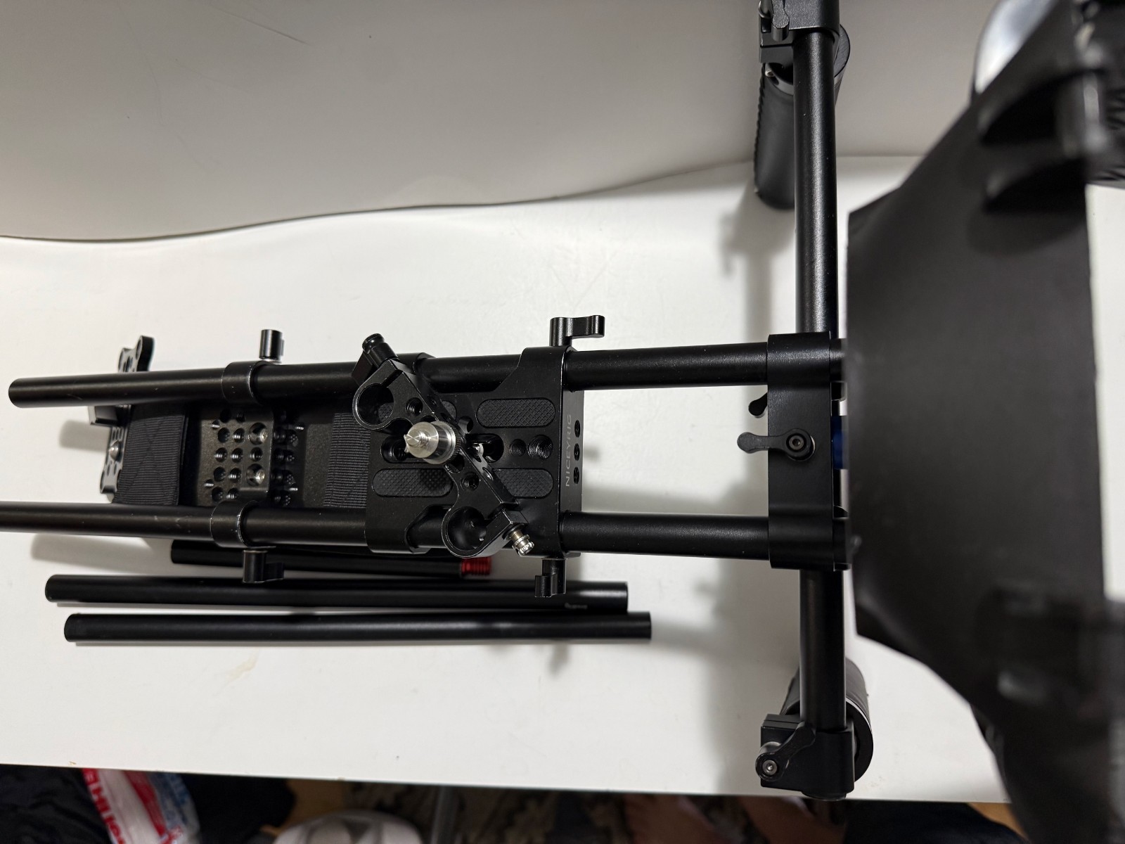 shoulder rig camera