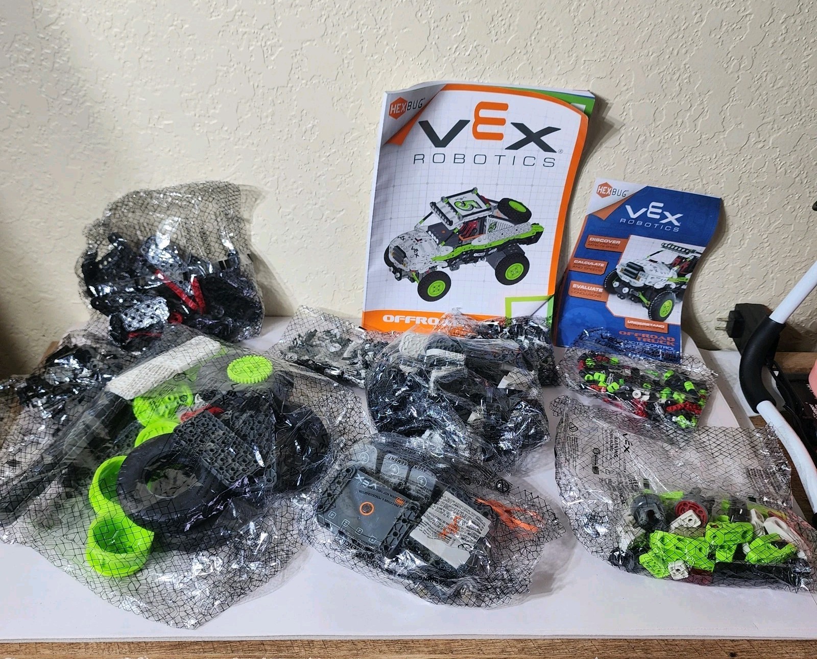 VEX Robotics HexBug Off-Road Truck Parts Motors Wheels Battery And Peices