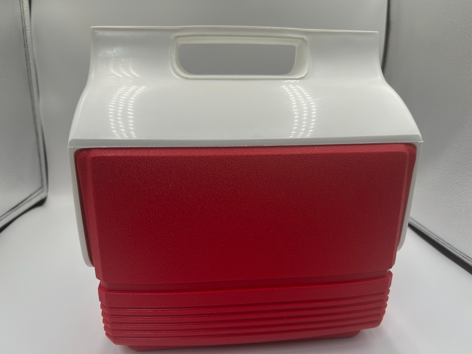 Igloo Playmate Mini Cooler 4 quart holds 6 Cans