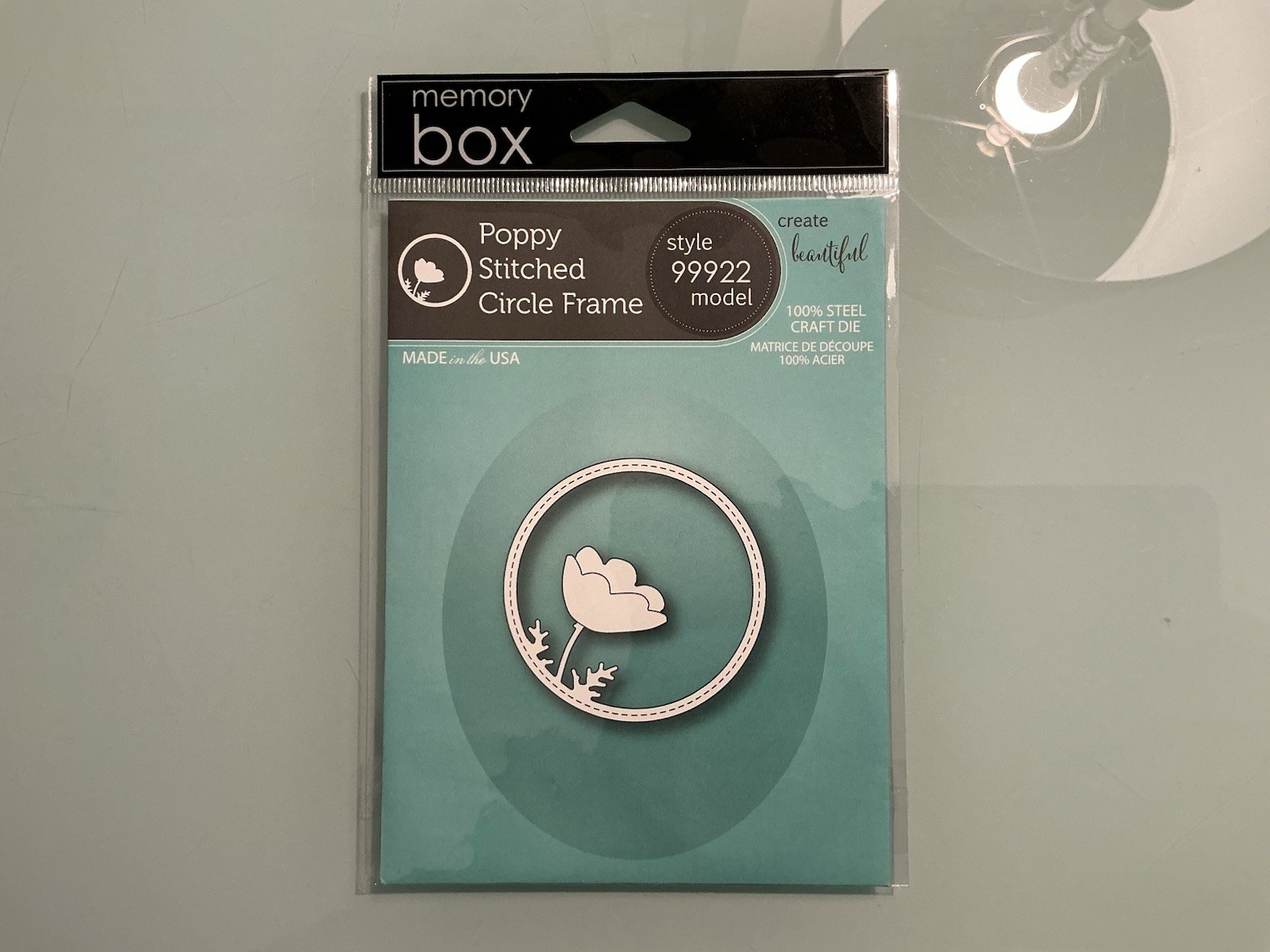 Memory Box “Poppy Stitched Circle Frame” Cutting Die (New)