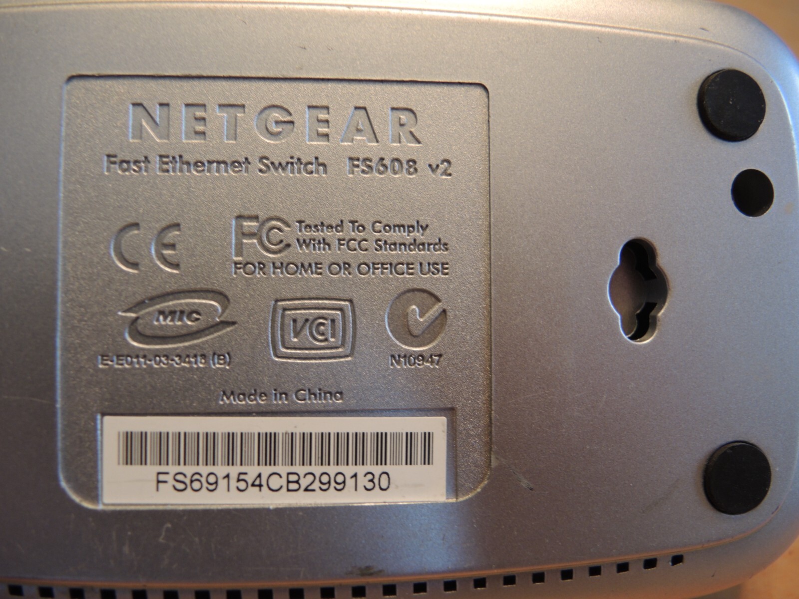 NETGEAR FS608 v2 8 Port 100Mbps Fast Ethernet  Network Switch Silver 7.5 VDC .8a