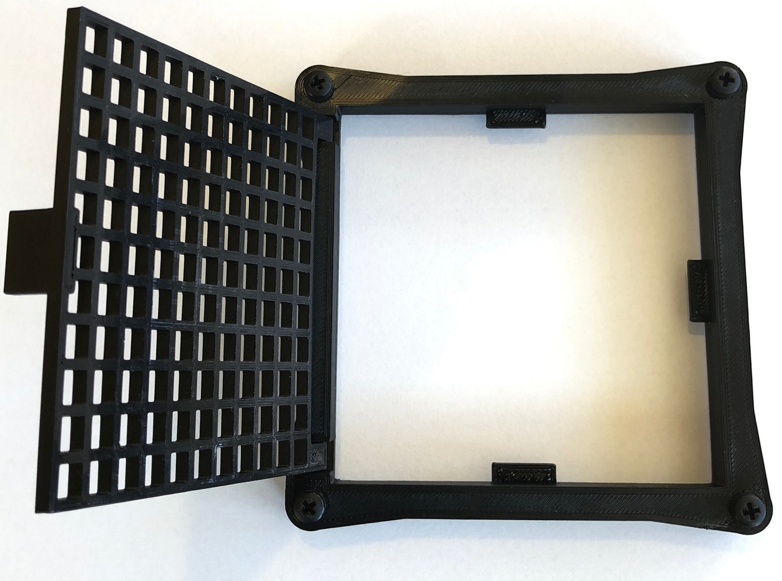 3D Printed Screen Feeding Portal