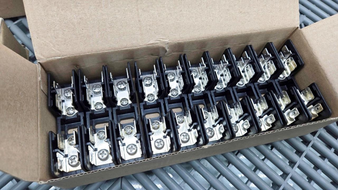 Lot of 10 New Adler BH114-1C Single Fuse Holders 30A 1100VDC for 10x38mm Fuse