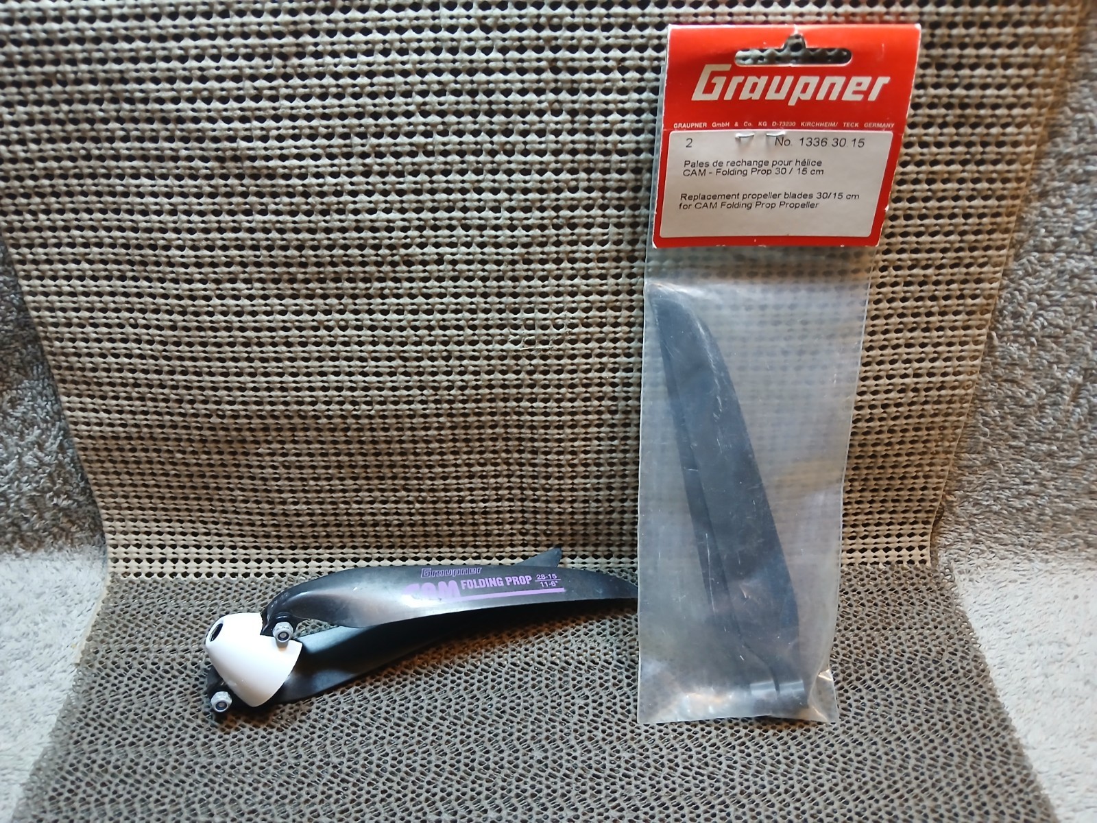 GRAUPNER*MODEL AIRPLANE ENGINE PARTS*FOLDING PROPELLERS*SP*NOS*OP*SAI