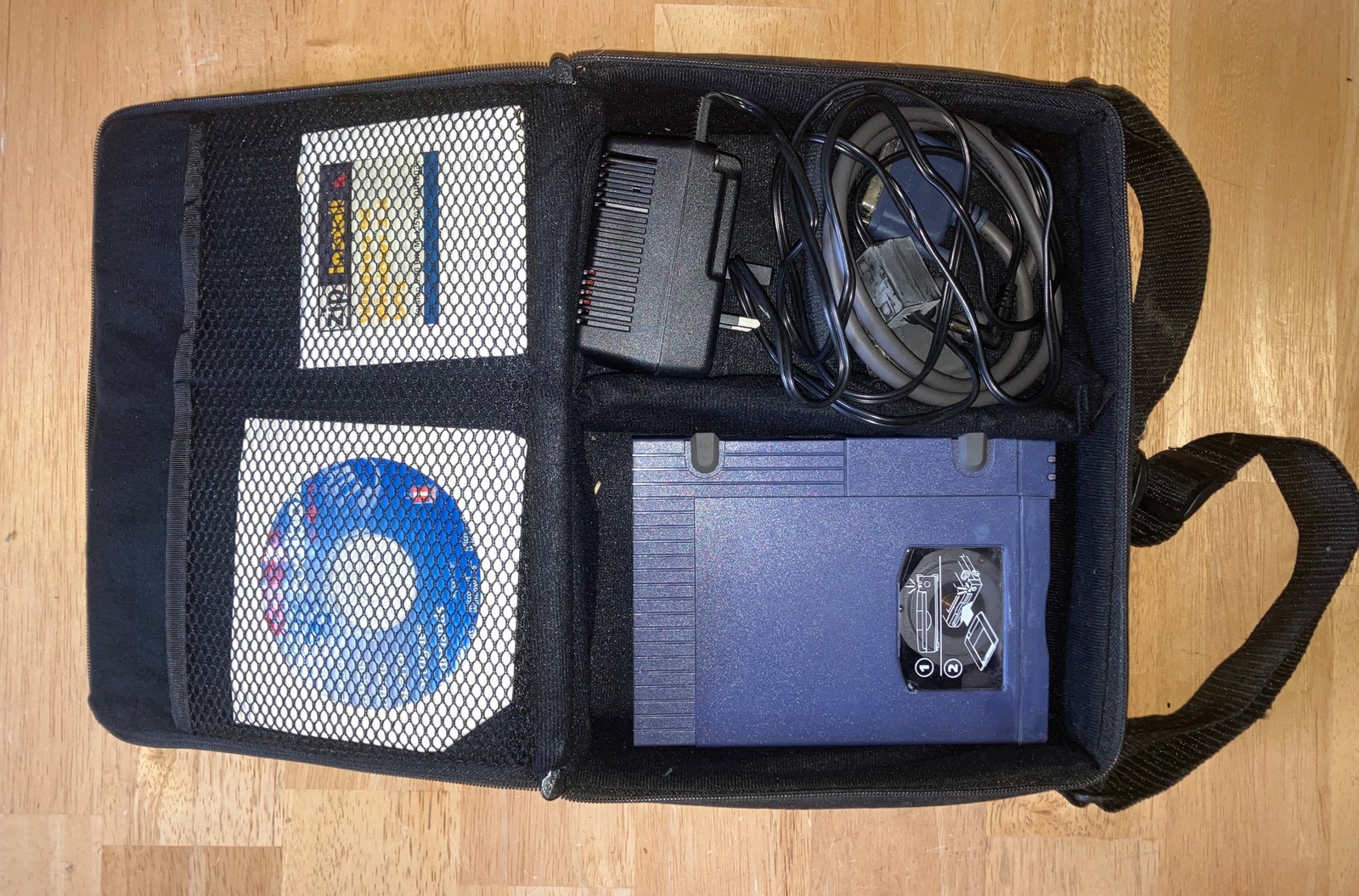 Iomega Zip 100 External Disc Drive Z100P2 230 Volt Power Adapter Untested