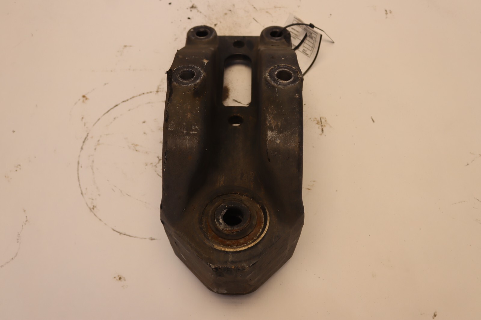 2018-23 FREIGHTLINER CASCADIA 126 FRONT SPRING SHACKLE BRACKET HANGER MOUNT OEM