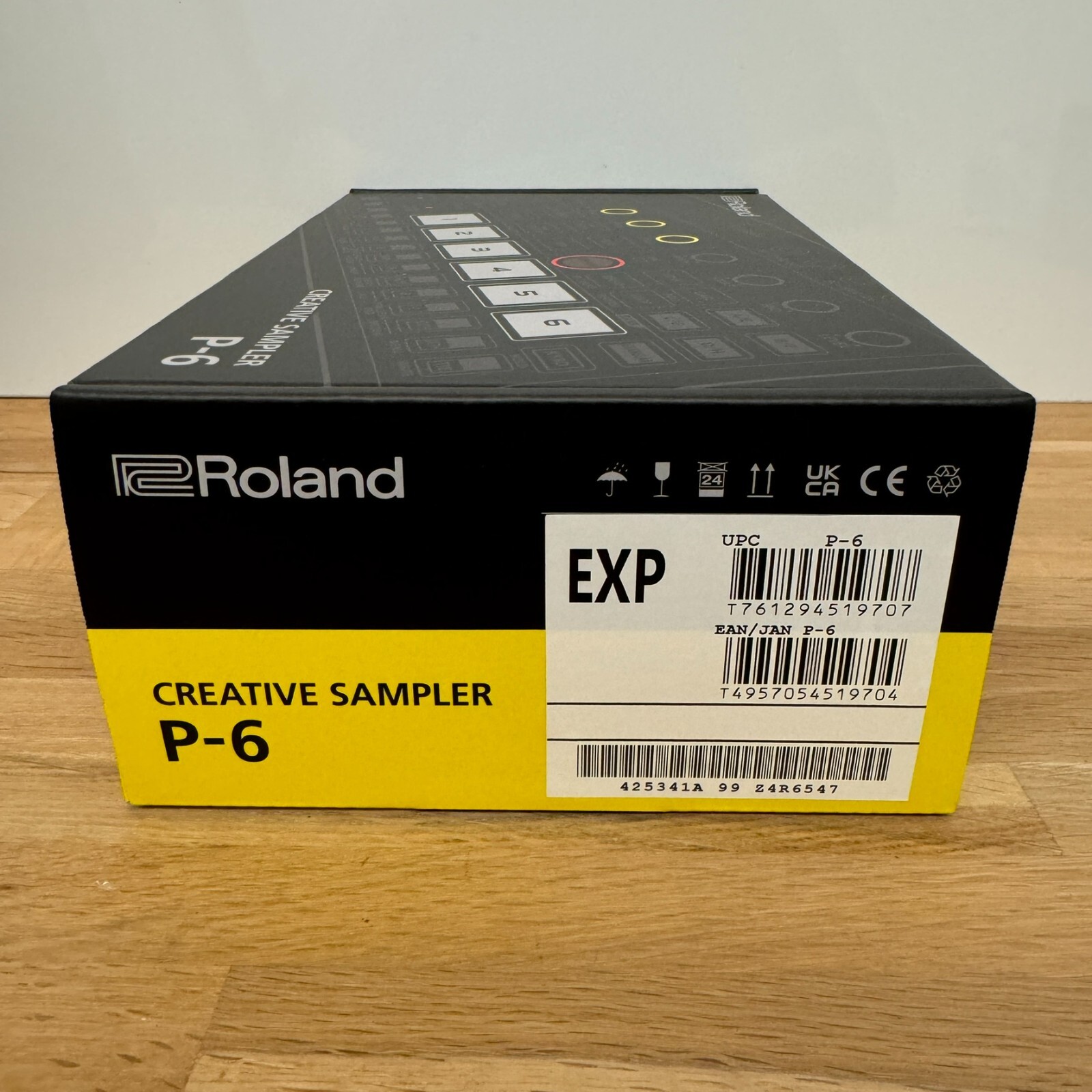 Roland AIRA Compact P-6 CREATIVE SAMPLER Beat Machine Japan New