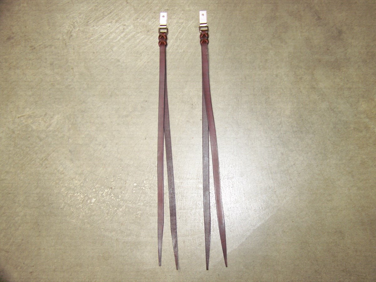 One Pair Leather Saddle Strings w/Clip & D-Ring Hdware 1/2 In. Wide Saddle Brown