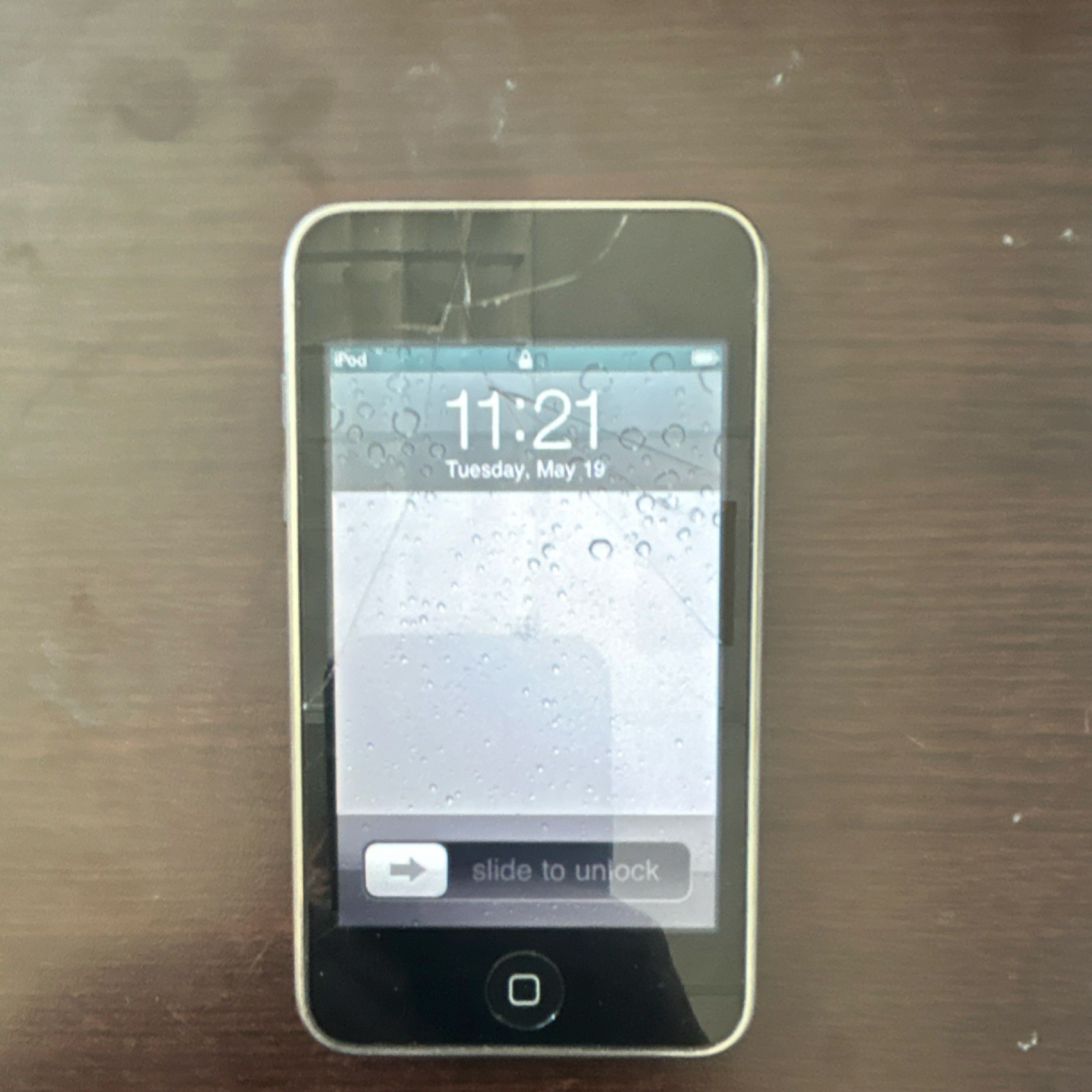 Apple iPod touch 2nd Gen 8GB Black/Silver Wi‑Fi Bluetooth MC086LL