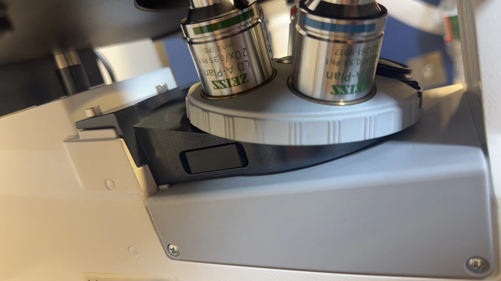 Zeiss Axio Vert.A1 Inverted Fluorescence Microscope w/ Axiocam 105 & 4 Objective