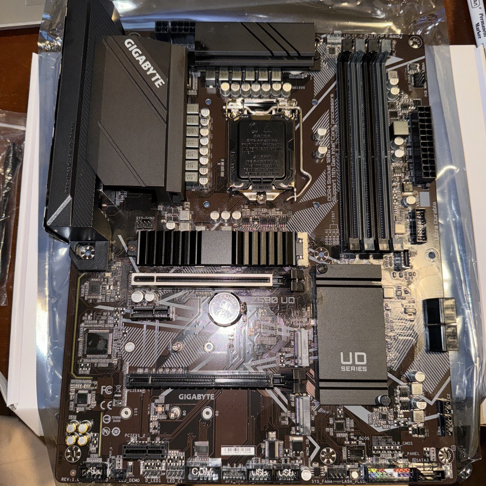 GIGABYTE Z590 UD Motherboard Intel 11th Gen Z590 DDR4 LGA 1200  ATX w/ IO Shield