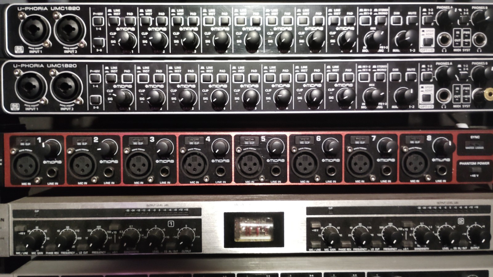 Behringer U-PHORIA UMC1820 Audiophile 18x20 USB 2.0 Audio/MIDI Interface with MI