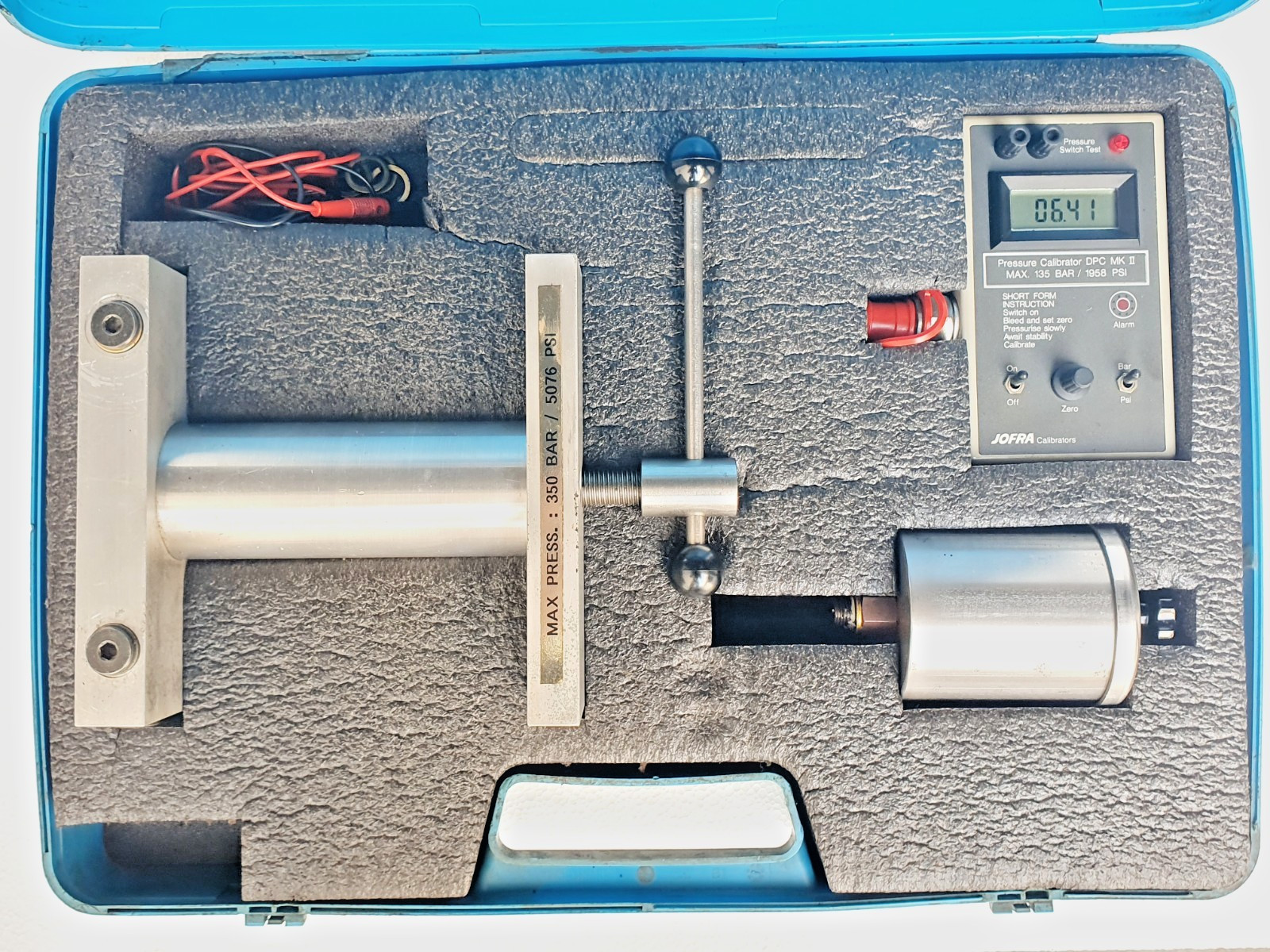 AMETEK MDC Pressure Calibrator 350 BAR / 5000 PSI Comparator with 135 Bar Gauge