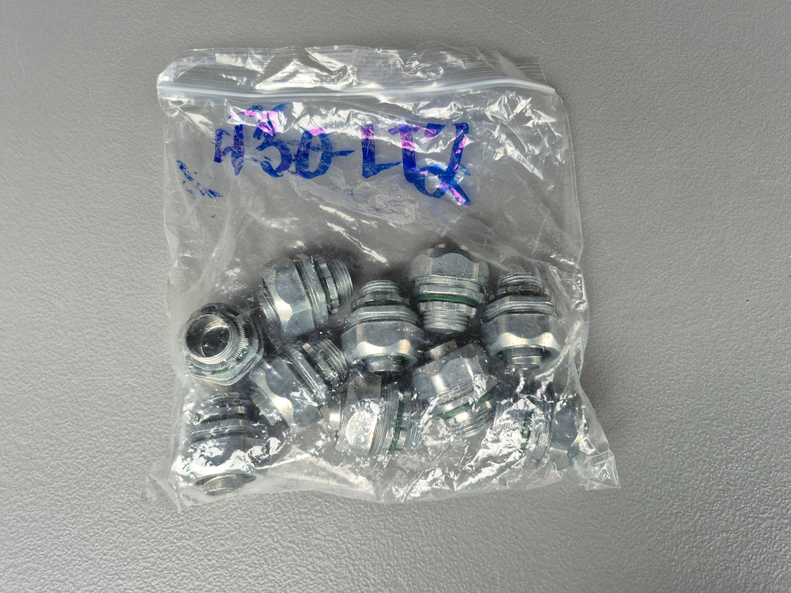 New Set of 10 Bridgeport 430LT-2 1/2" Liquid-Tight Fittings Die-Cast Zinc