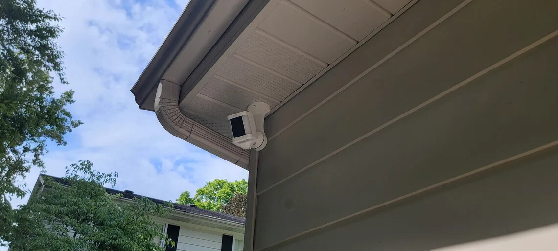 Ring Spotlight Camera Plus Multi-Use Mount Ceiling, Wall, under Eaves