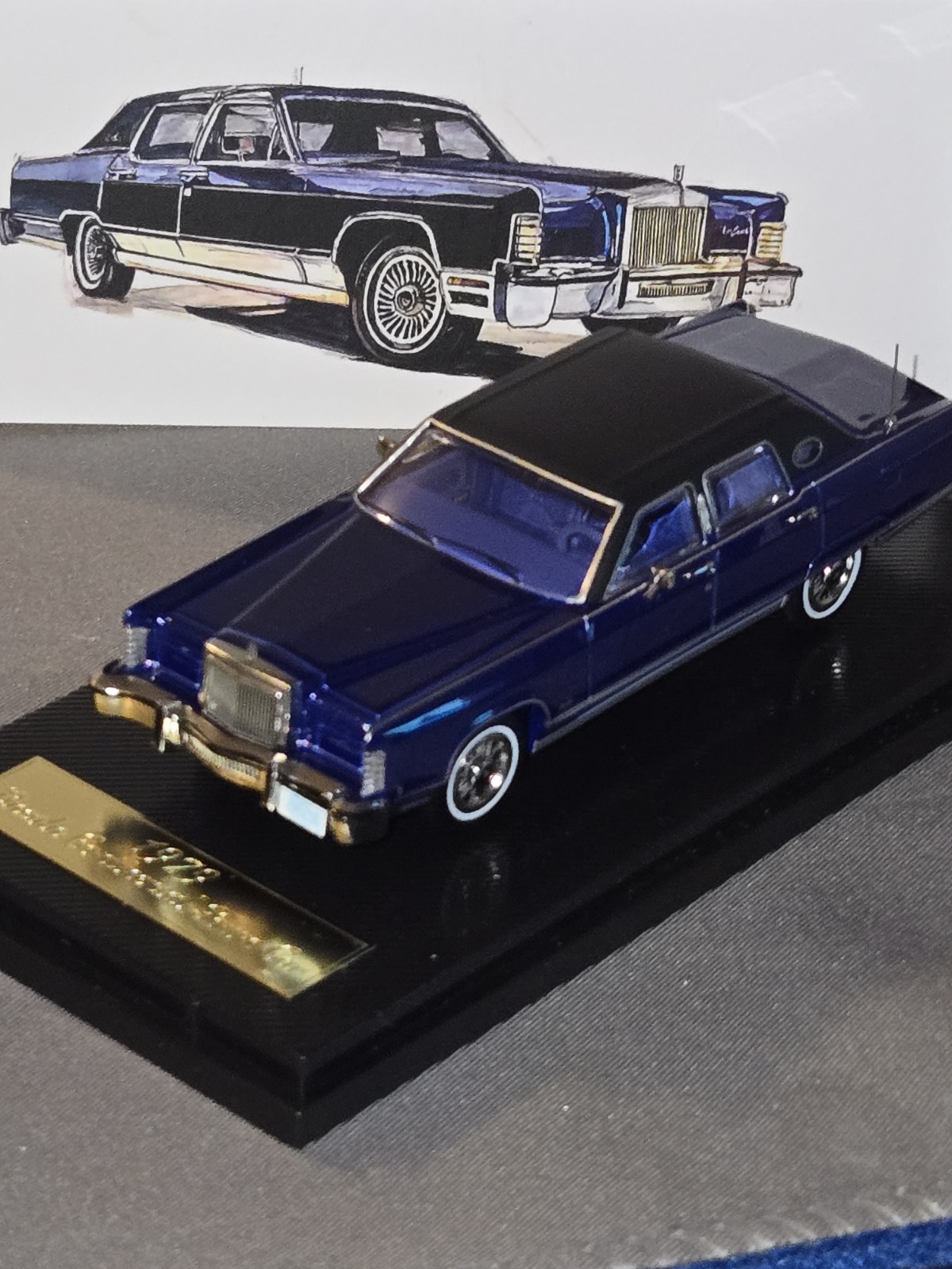 Turning Crush x SunStar 1:64 1979 Lincoln Continental Town Car Diecast Car Blue