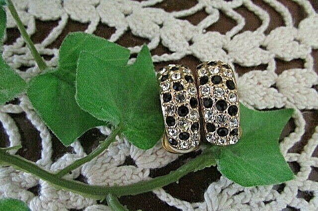 Vtg ROMAN Gold-tone black crystal Pave Rhinestones high end clip  Earrings