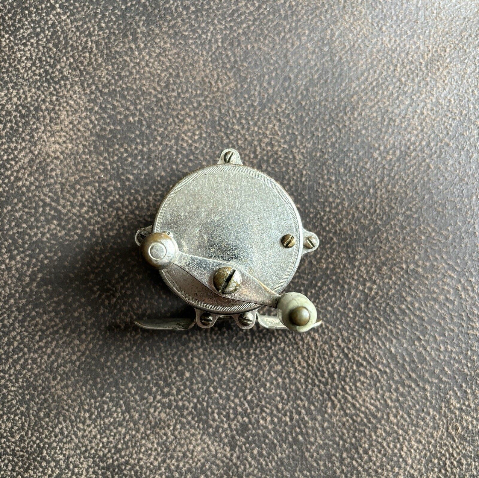 Vintage Unbranded Raised Pillar Reel