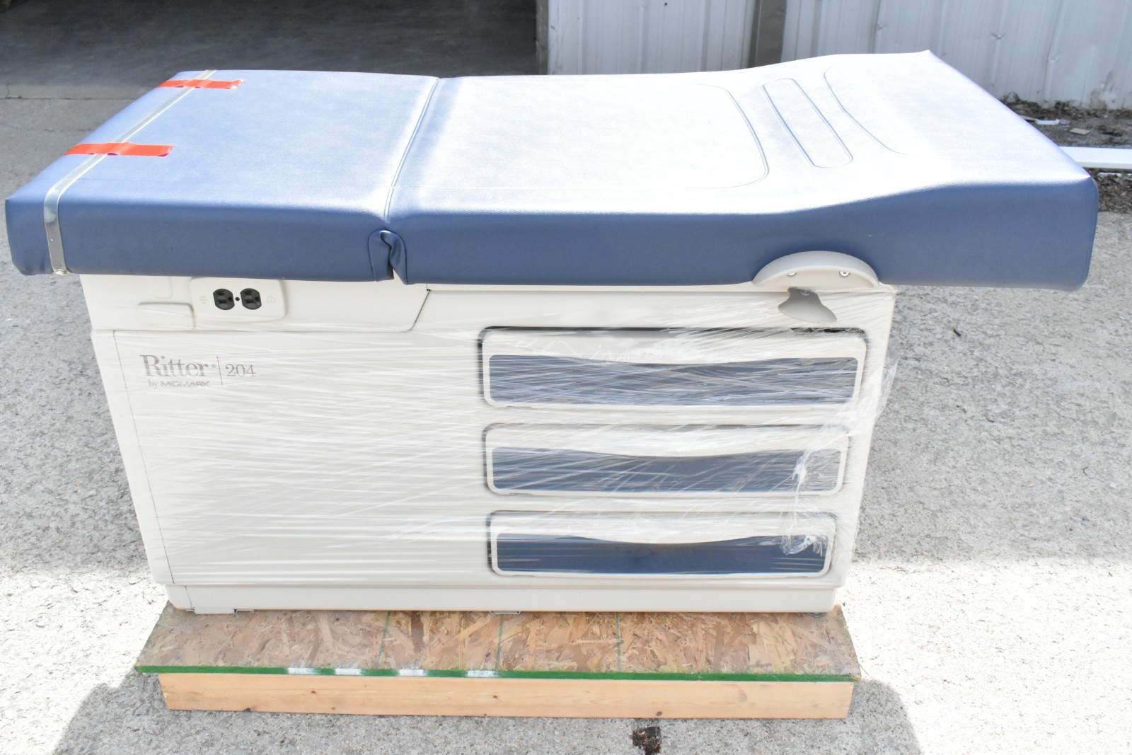 Ritter 204 Exam Table – Navy