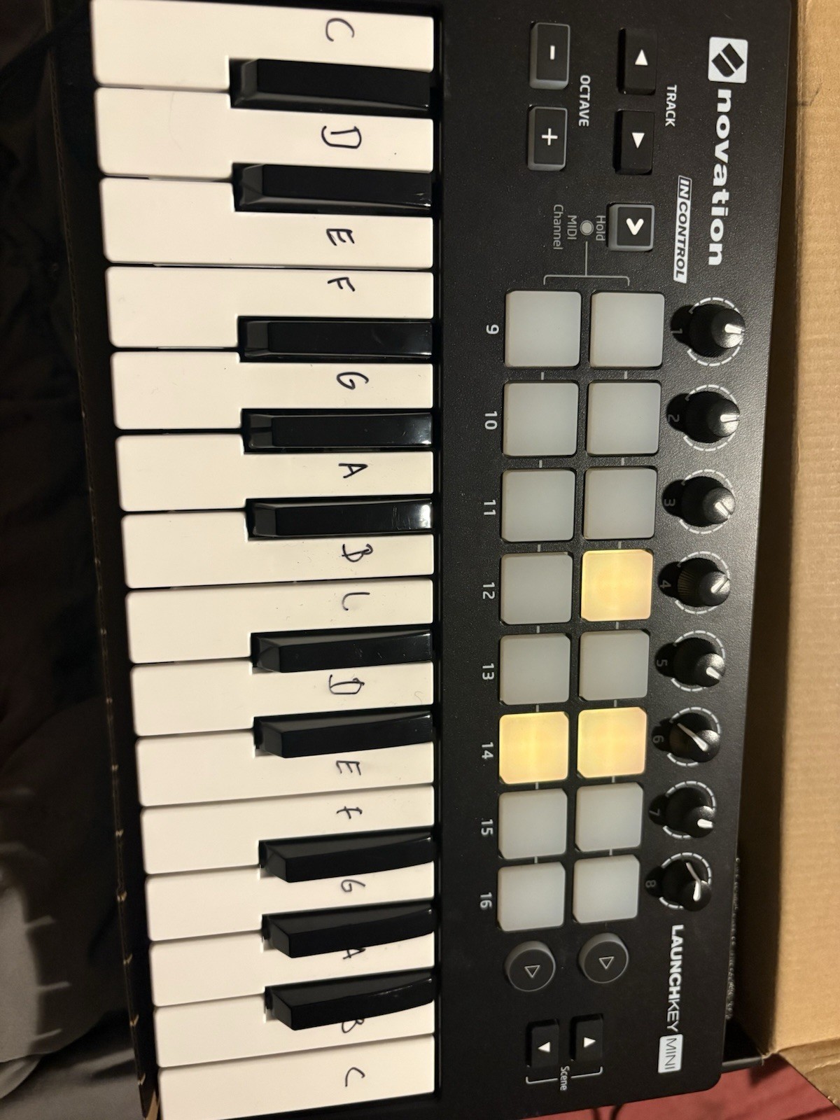 Novation Launchkey Mini MK2 MIDI Keyboard Controller w/ Box & USB Cable