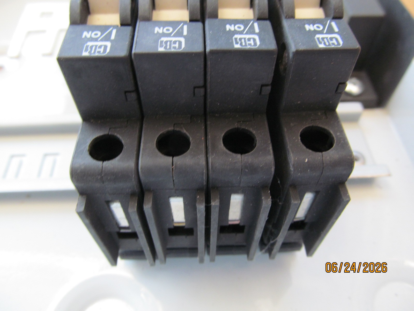 Outback Power PSPV combiner box w 4x 9A DC Disconnect Switch Circuit Breakers