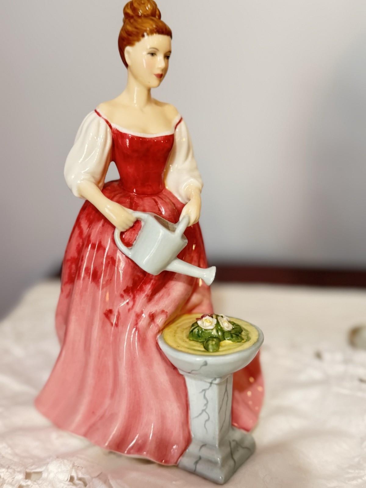 2006 Royal Doulton Pretty Ladies Alexandra Figurine 3HN4928 Stunning! Bone China