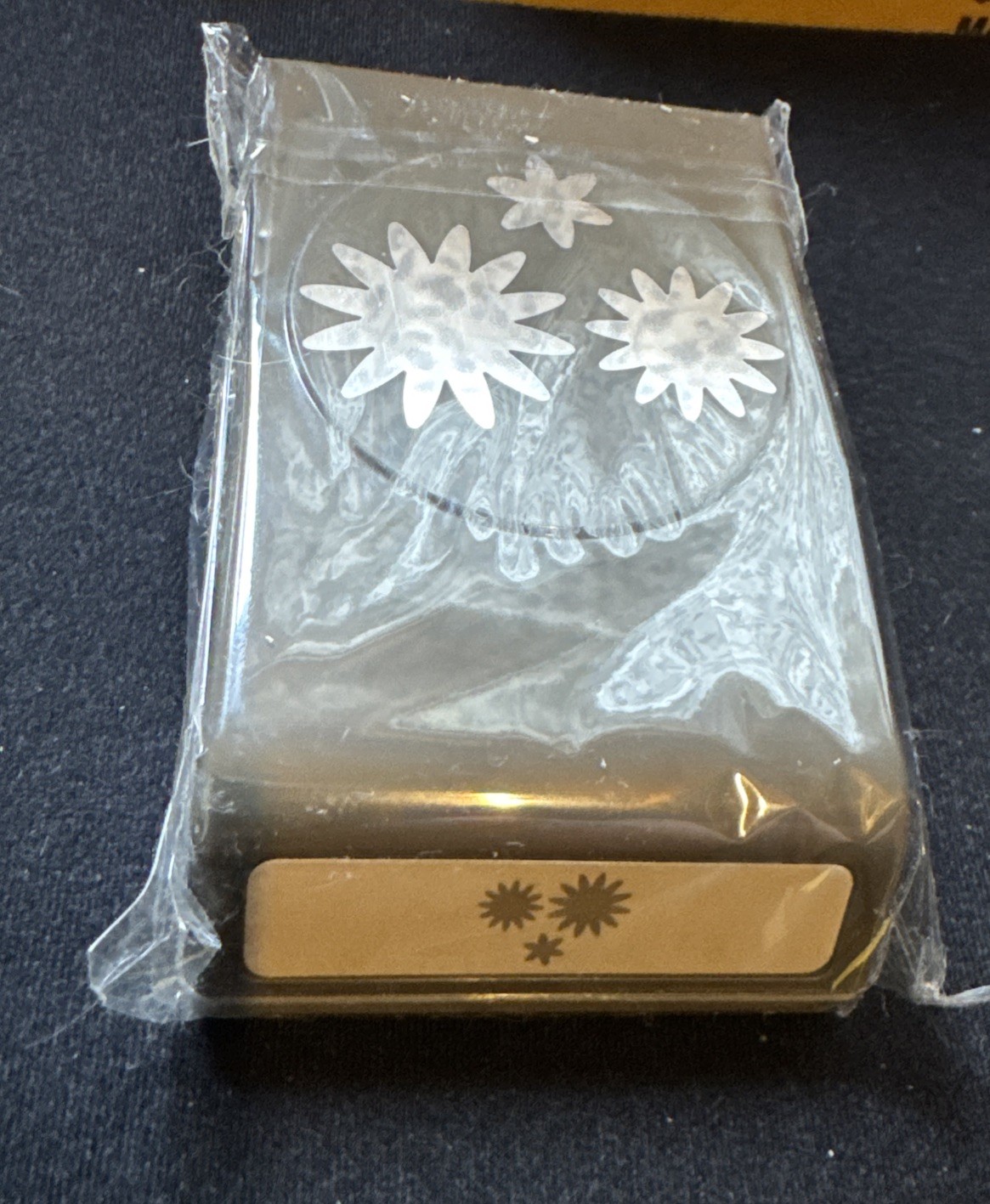 Stampin Up Paper Punch Blossom Bunch Flowers Starbursts Scrapbooking  *Retired*