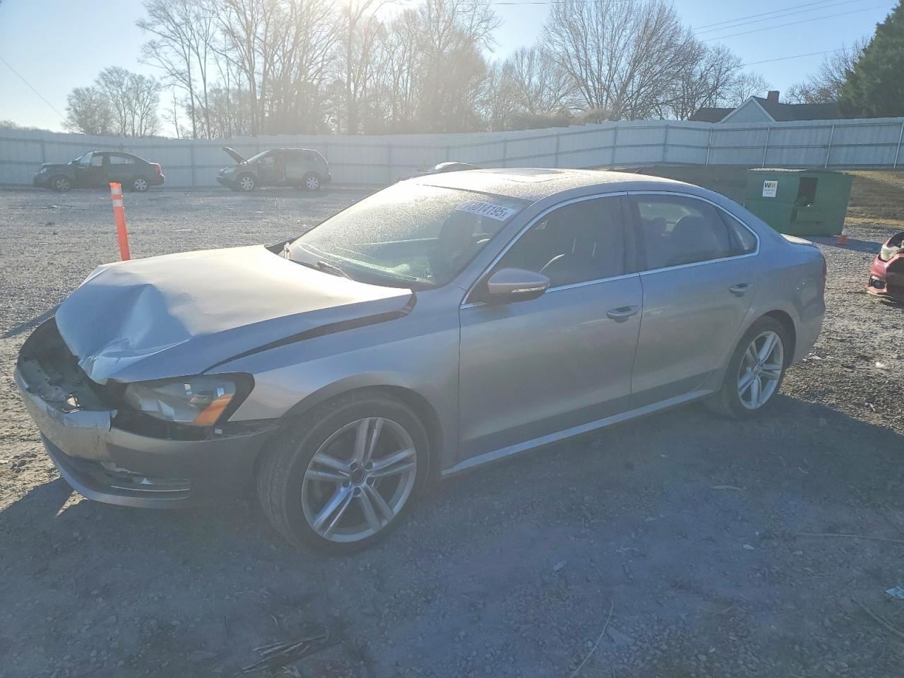 PASSAT    2012 Glove Box 5022168