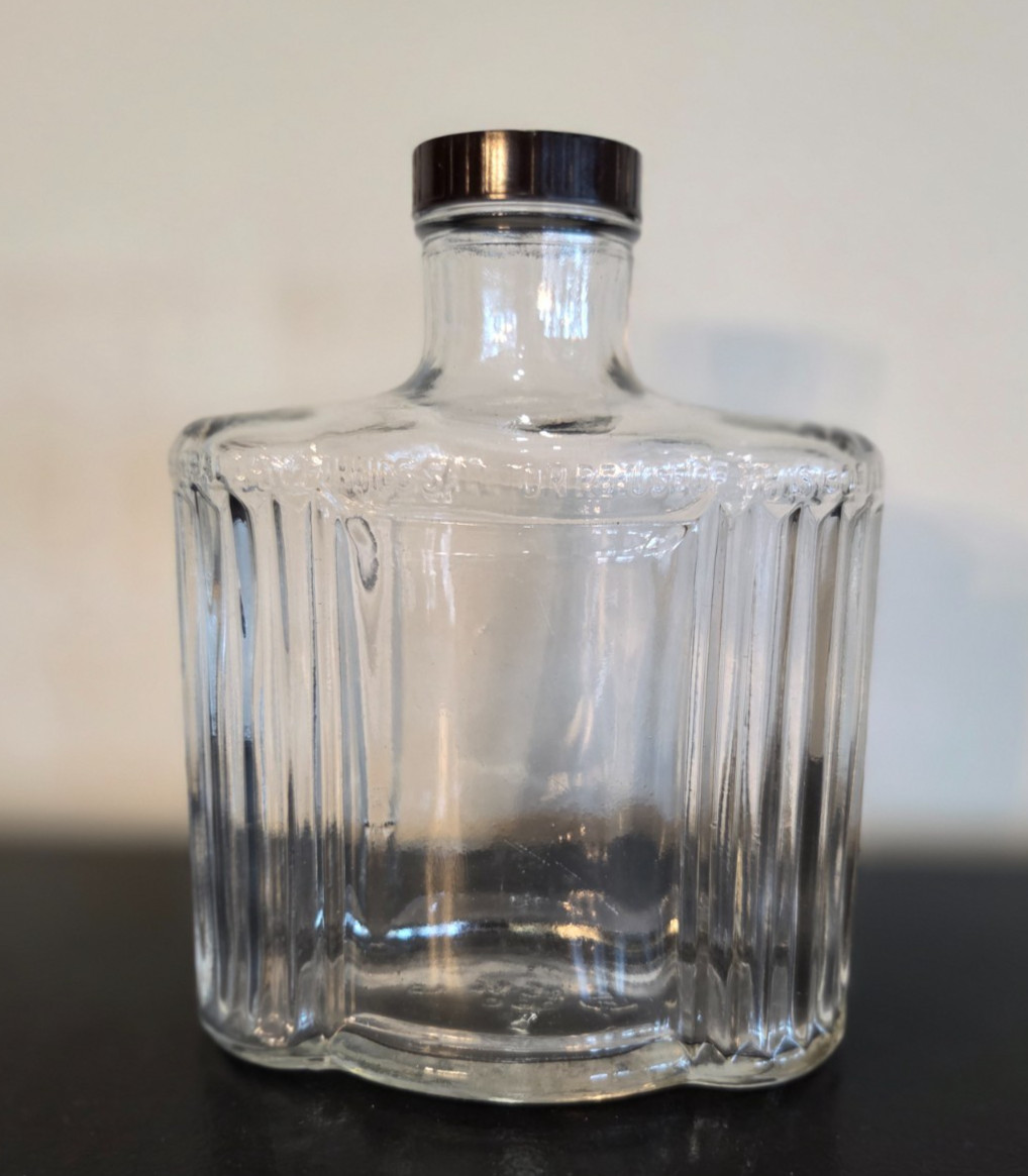 Owen-Ill Art-Deco Ribbed Glass Fed Law Forbids Sale or Reuse Bakelite Lid Bottle