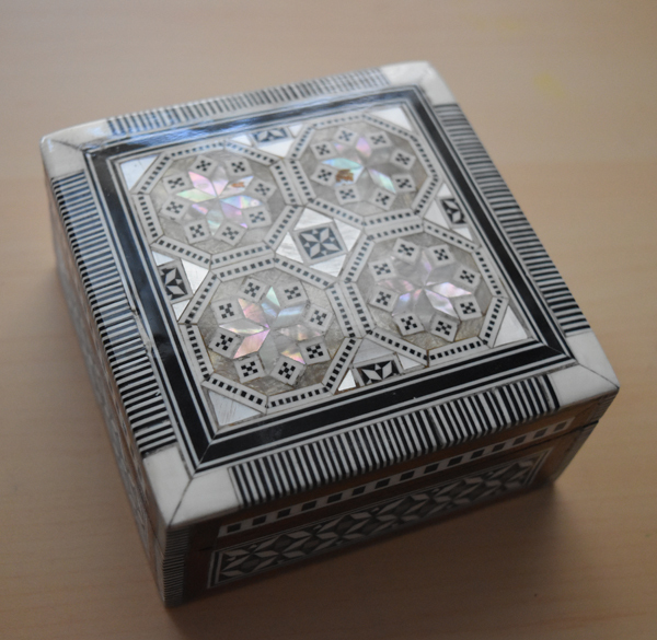 NEW Handmade Beautiful Mother of Pearl Egyptian Inlay Box Velvet Inside