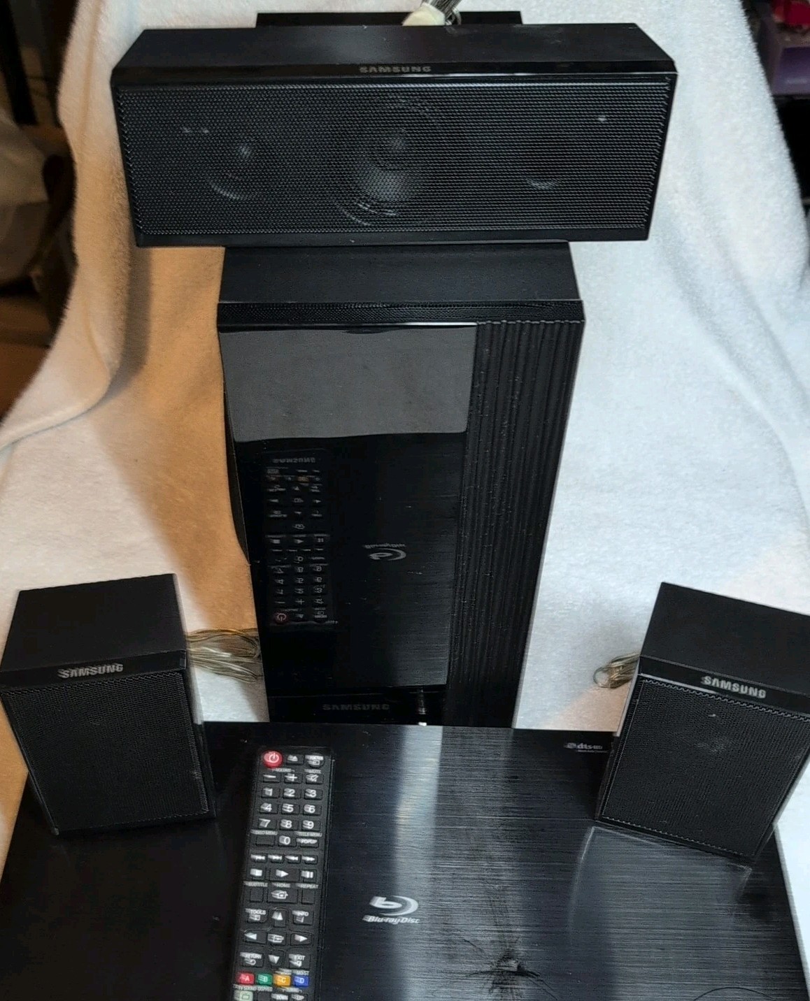 Samsung HT-J4100 5.1 Channel Blu-ray Home Theater System - Incomplete - TESTED