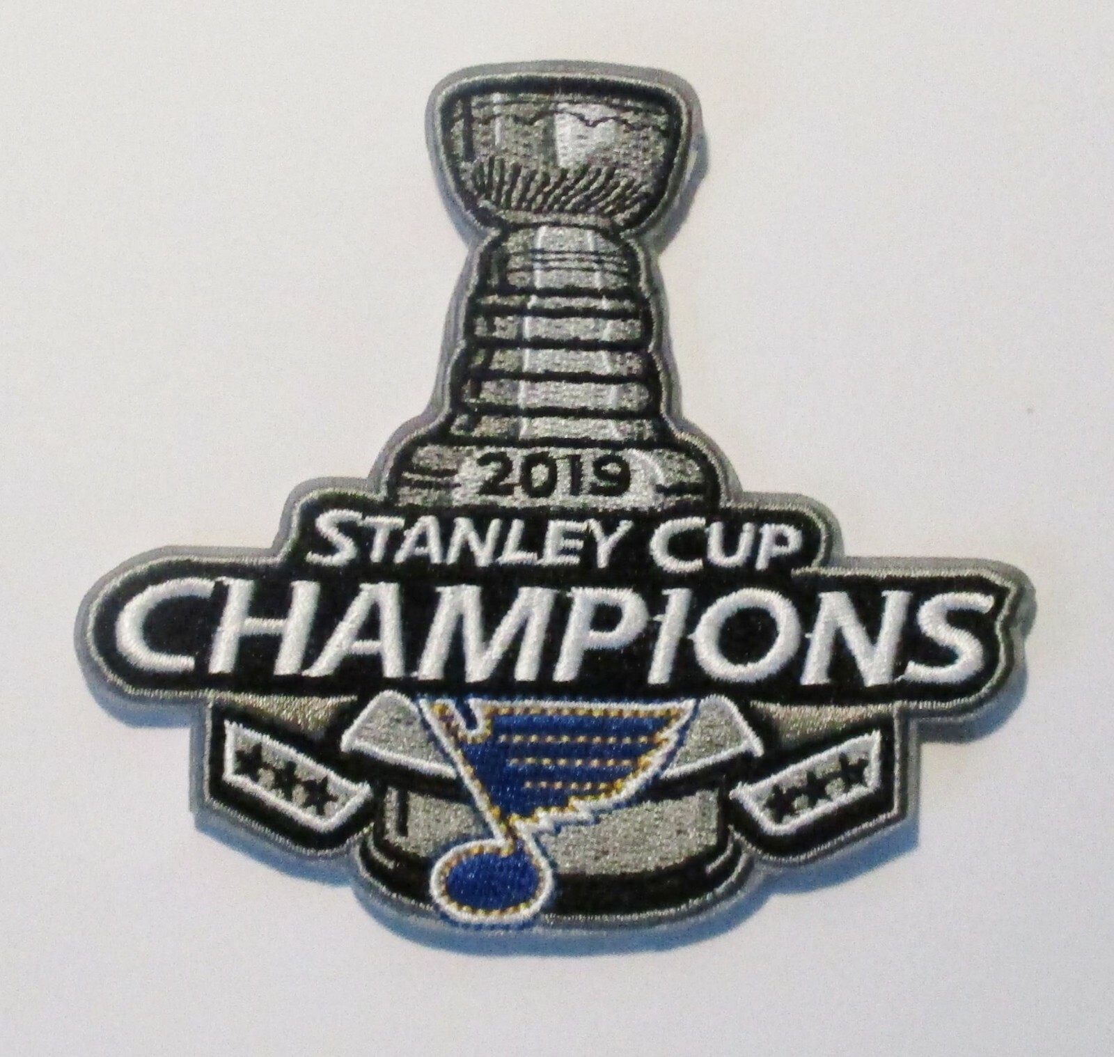1) LOT OF (1) 2019 CHAMPION HOCKEY ST. LOUIS BLUES PATCH (D) ITEM # 97