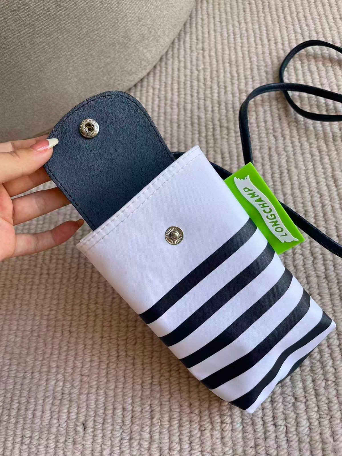 Longchamp New Large-Capacity White Striped Phone Pouch