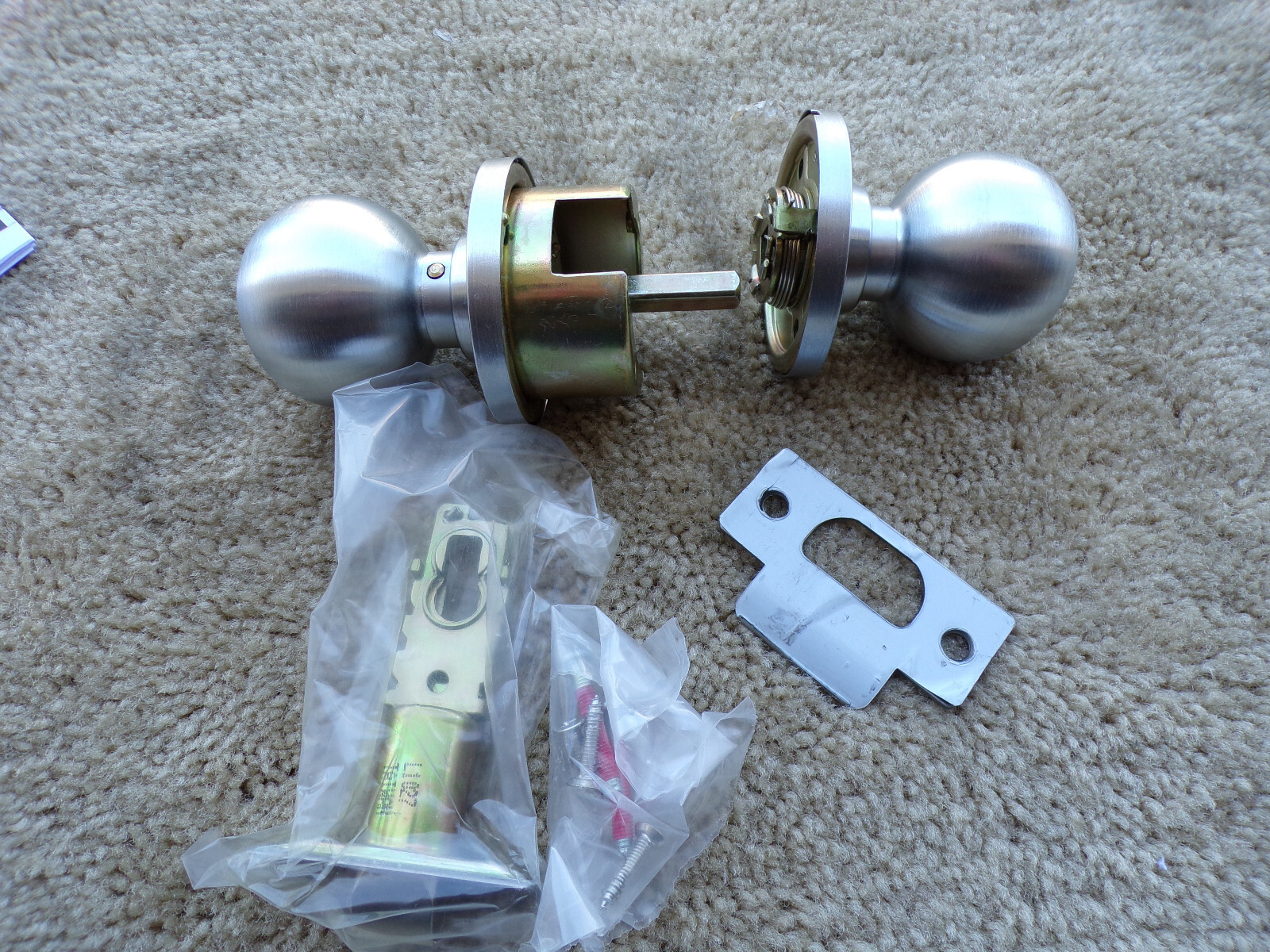 Interior Y101D HAN 626 Closet Latch set Door Latch Knob Satin Chrome; m31