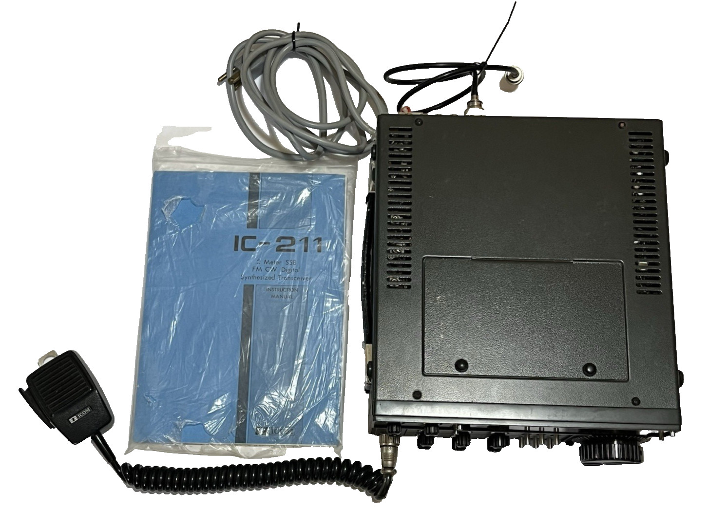 ICOM IC-211 Transceiver 2 Meter SSB VHF FM CW Digital Synthesized  Japan  Works
