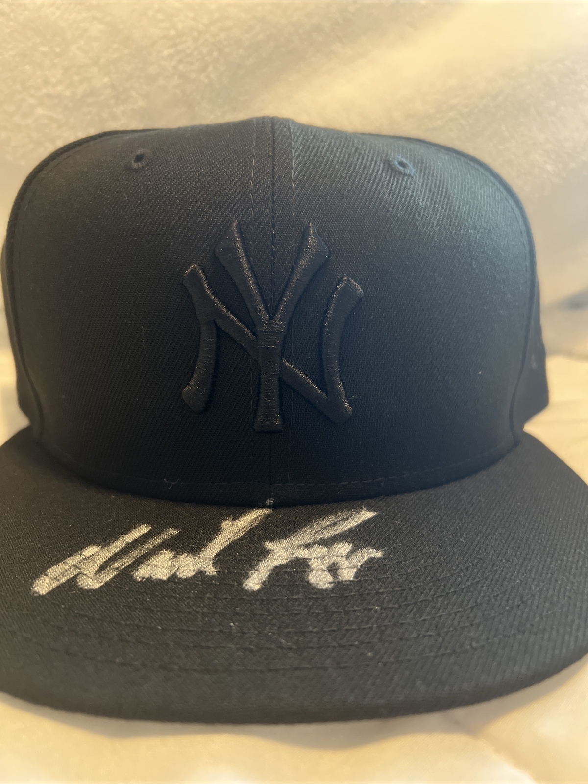 2023 Hit Parade Wade Boggs Autographed Blackout Hat Auth/Cert NY Yankees