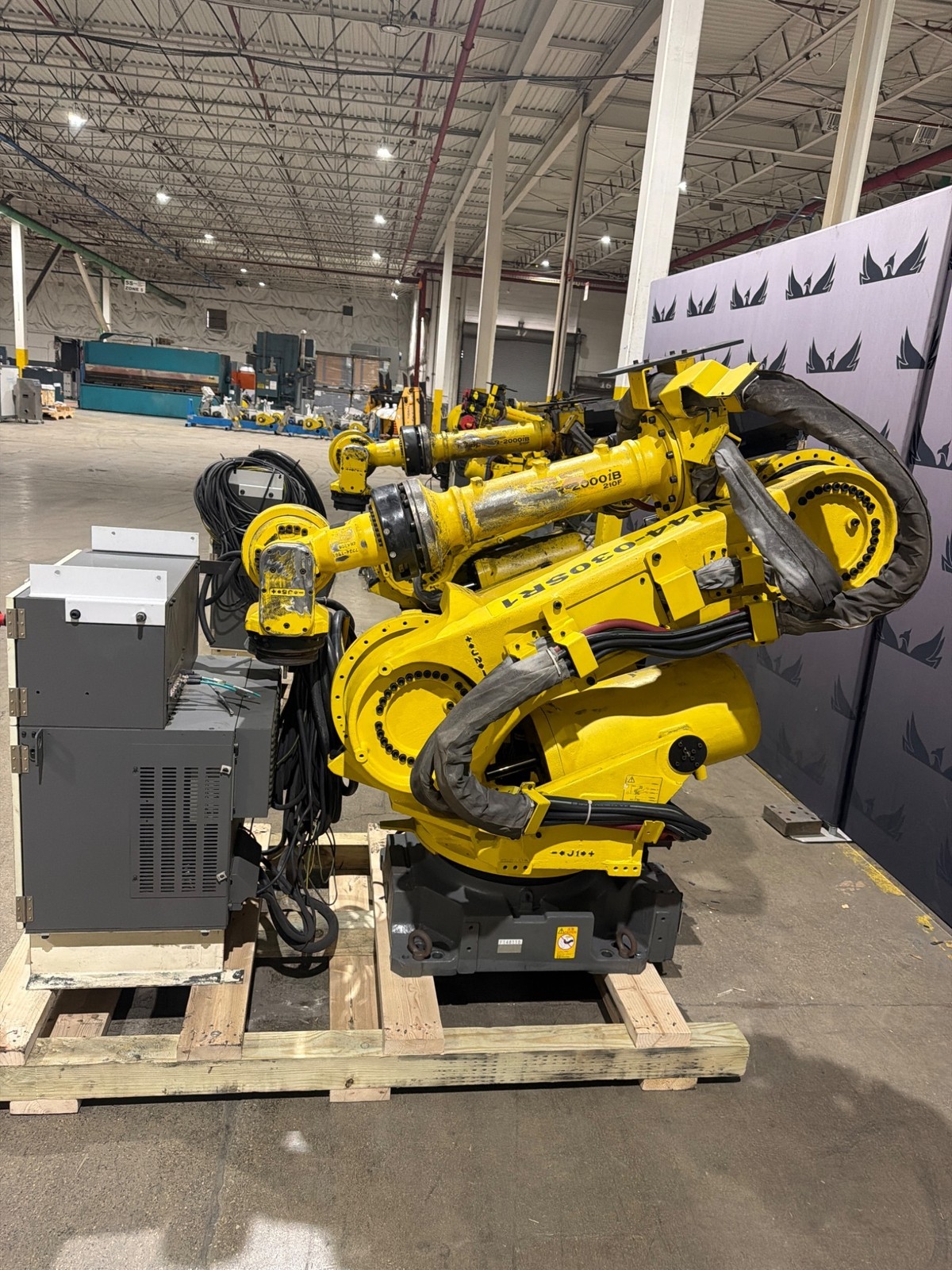 FANUC R‑2000iB/210F Complete w/ R‑30iB Controller USED