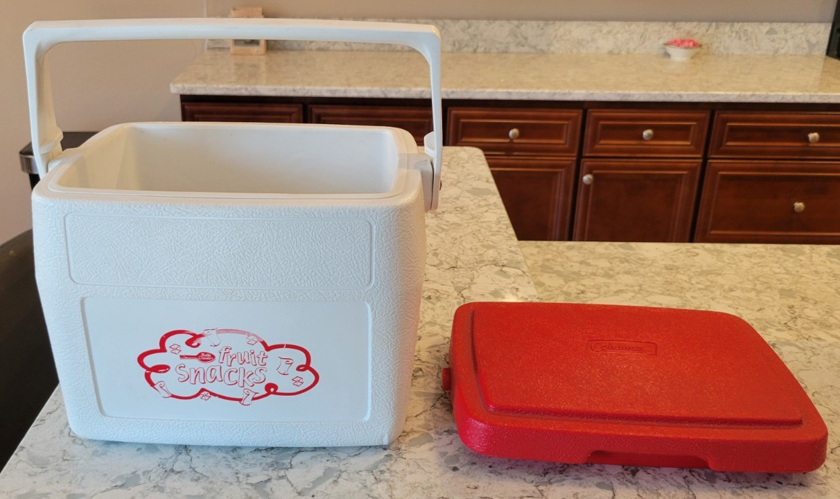 Vintage Coleman Cooler Betty Crocker Fruit Snacks 8 qt Promotional #5272 Rare