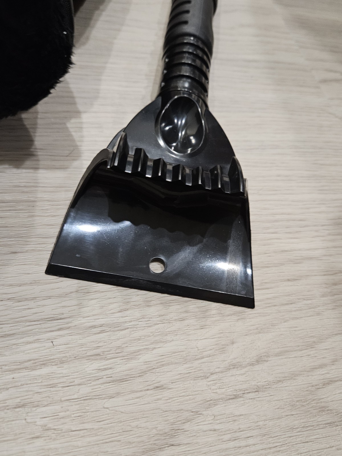 Snow/Ice Scrapper (Extendable) with Carrying Case/Mit